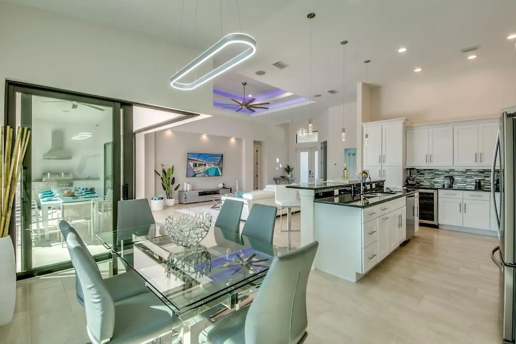 Villa Aesthetic By Coralvilla - Elegant With Pool *