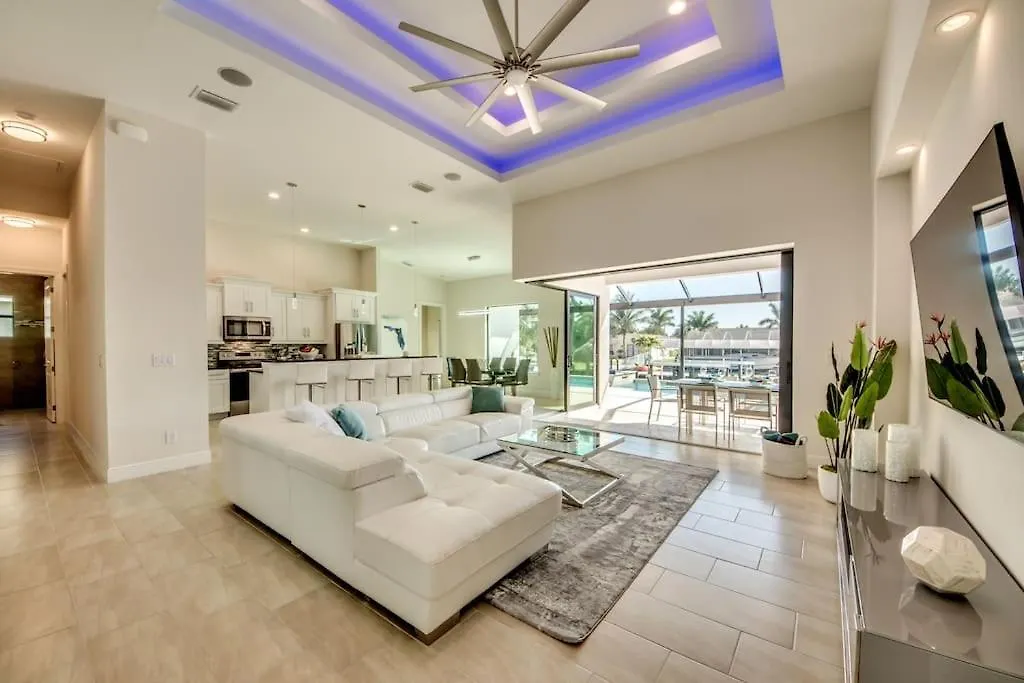 Aesthetic By Coralvilla - Elegant With Pool
