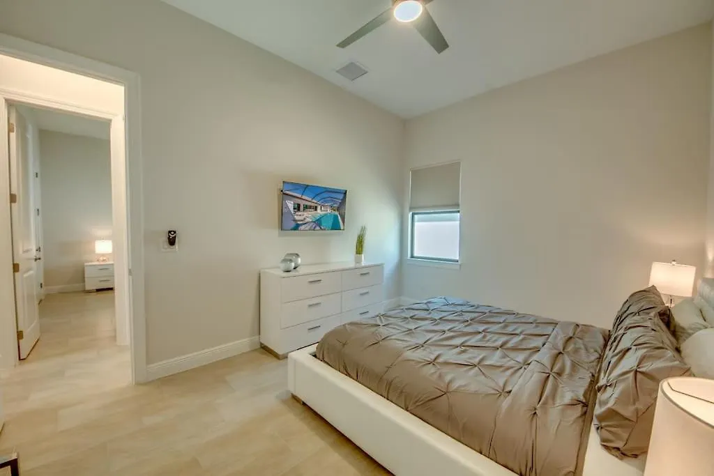 Aesthetic By Coralvilla - Elegant With Pool Villa Cape Coral