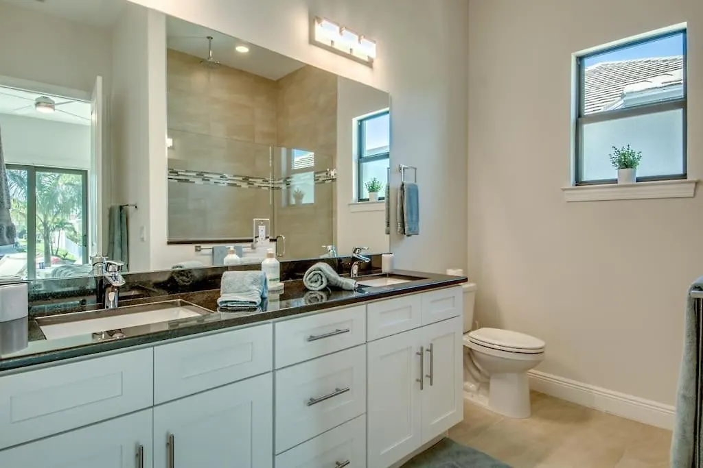 Aesthetic By Coralvilla - Elegant With Pool Villa Cape Coral