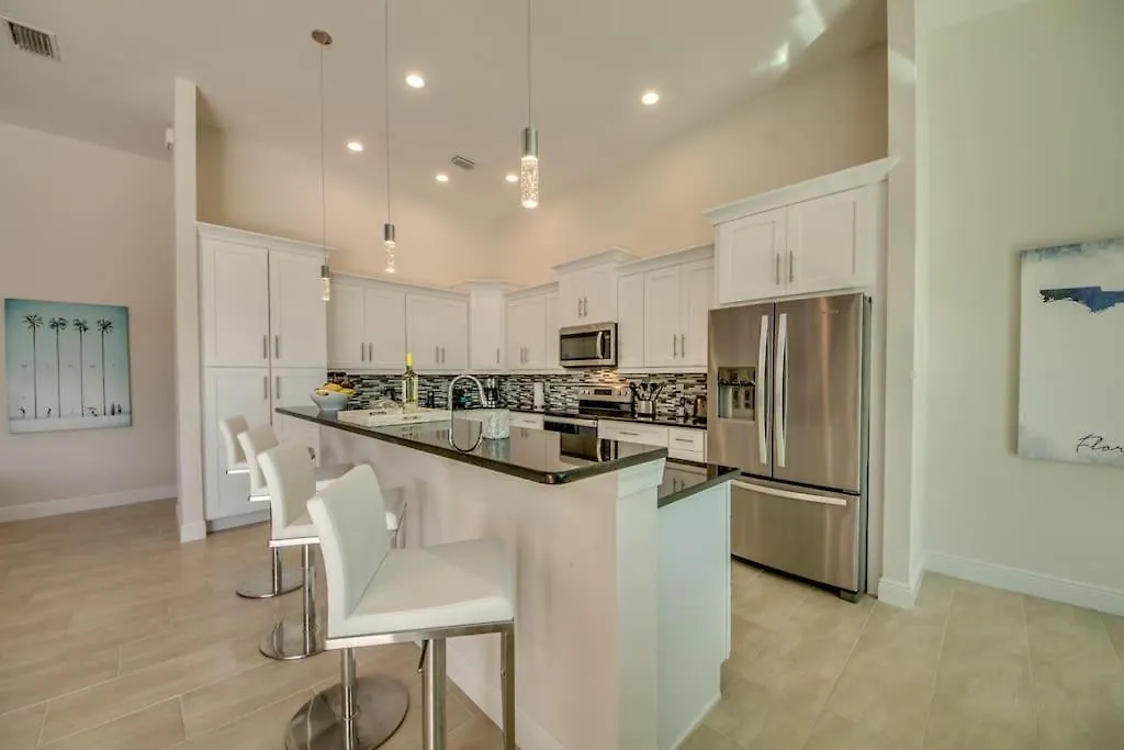 Aesthetic By Coralvilla - Elegant With Pool Cape Coral