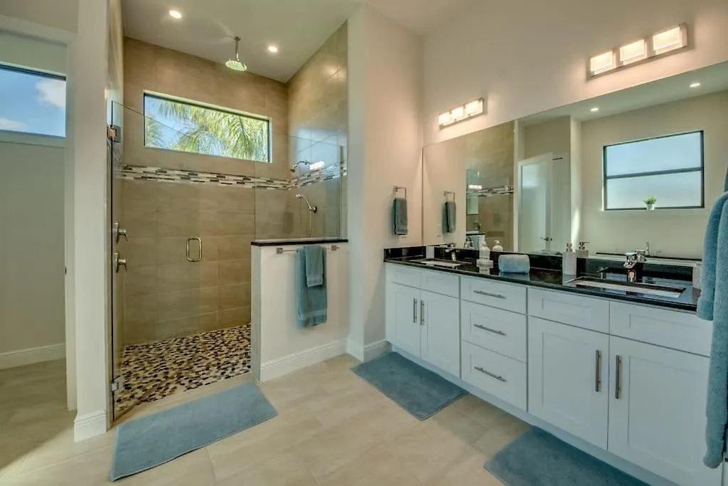 Villa Aesthetic By Coralvilla - Elegant With Pool