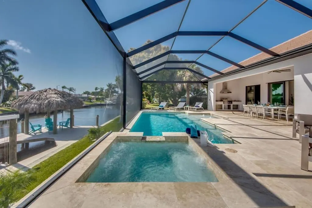 Aesthetic By Coralvilla - Elegant With Pool Villa *