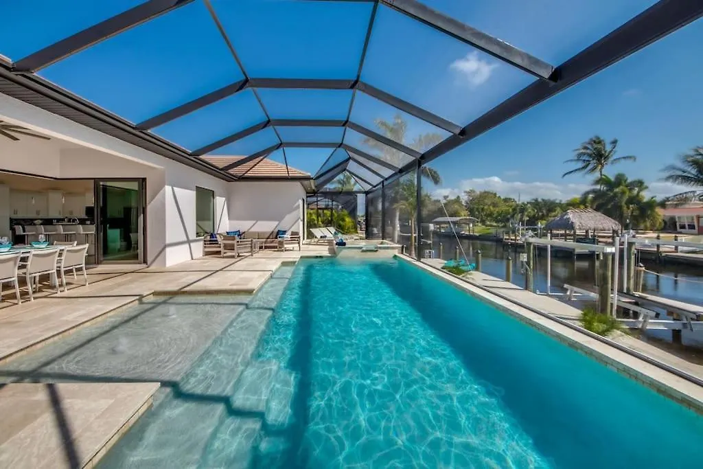 Aesthetic By Coralvilla - Elegant With Pool