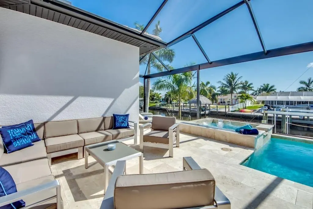 Villa Aesthetic By Coralvilla - Elegant With Pool