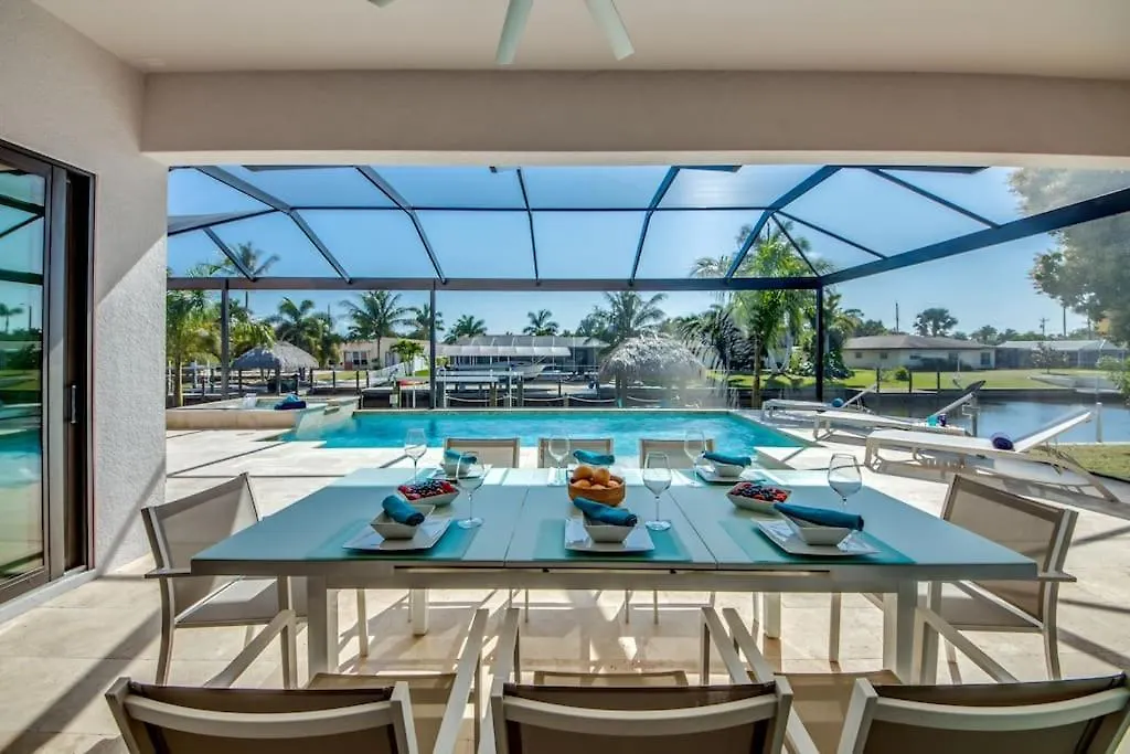 Aesthetic By Coralvilla - Elegant With Pool Villa *