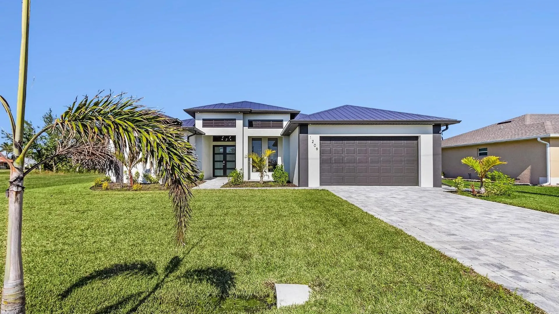 Experience Luxury, Canal Views, Heated Pool - Sojourner Sanctuary -roelens Holiday home