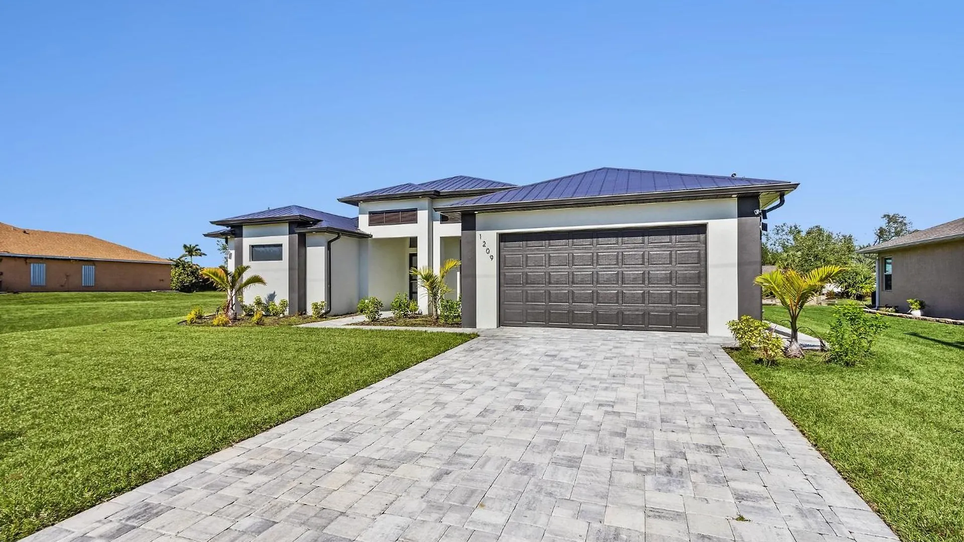 Experience Luxury, Canal Views, Heated Pool - Sojourner Sanctuary -roelens *