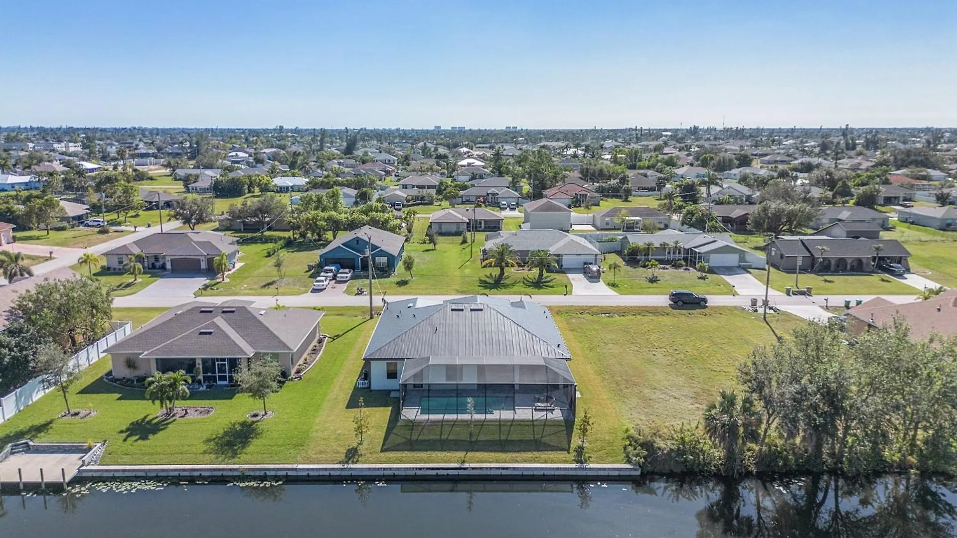 Experience Luxury, Canal Views, Heated Pool - Sojourner Sanctuary -roelens * Cape Coral