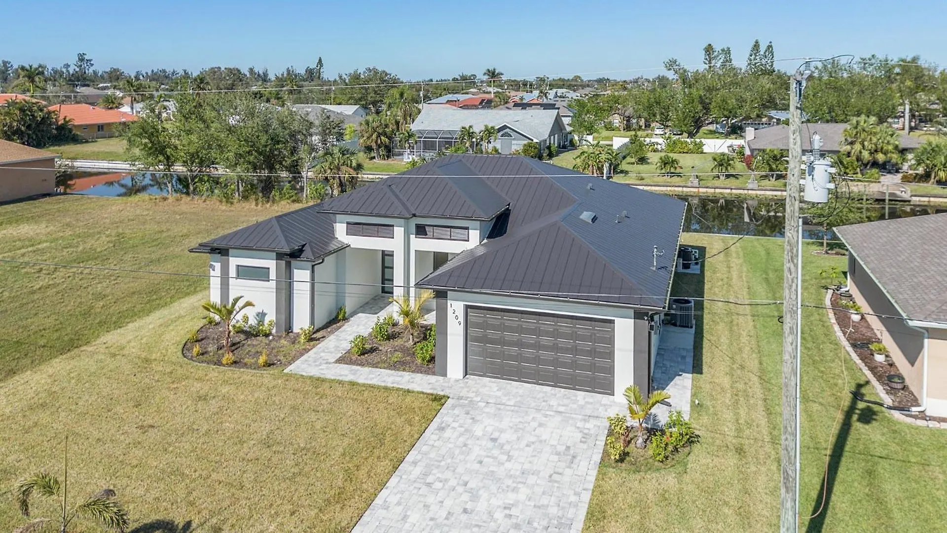 Holiday home Experience Luxury, Canal Views, Heated Pool - Sojourner Sanctuary -roelens