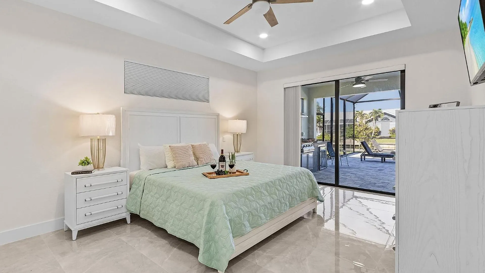 Experience Luxury, Canal Views, Heated Pool - Sojourner Sanctuary -roelens