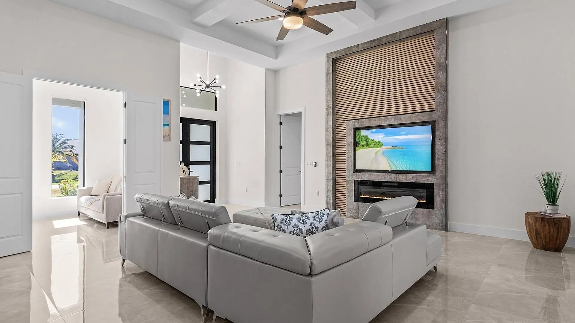 Experience Luxury, Canal Views, Heated Pool - Sojourner Sanctuary -roelens * Cape Coral
