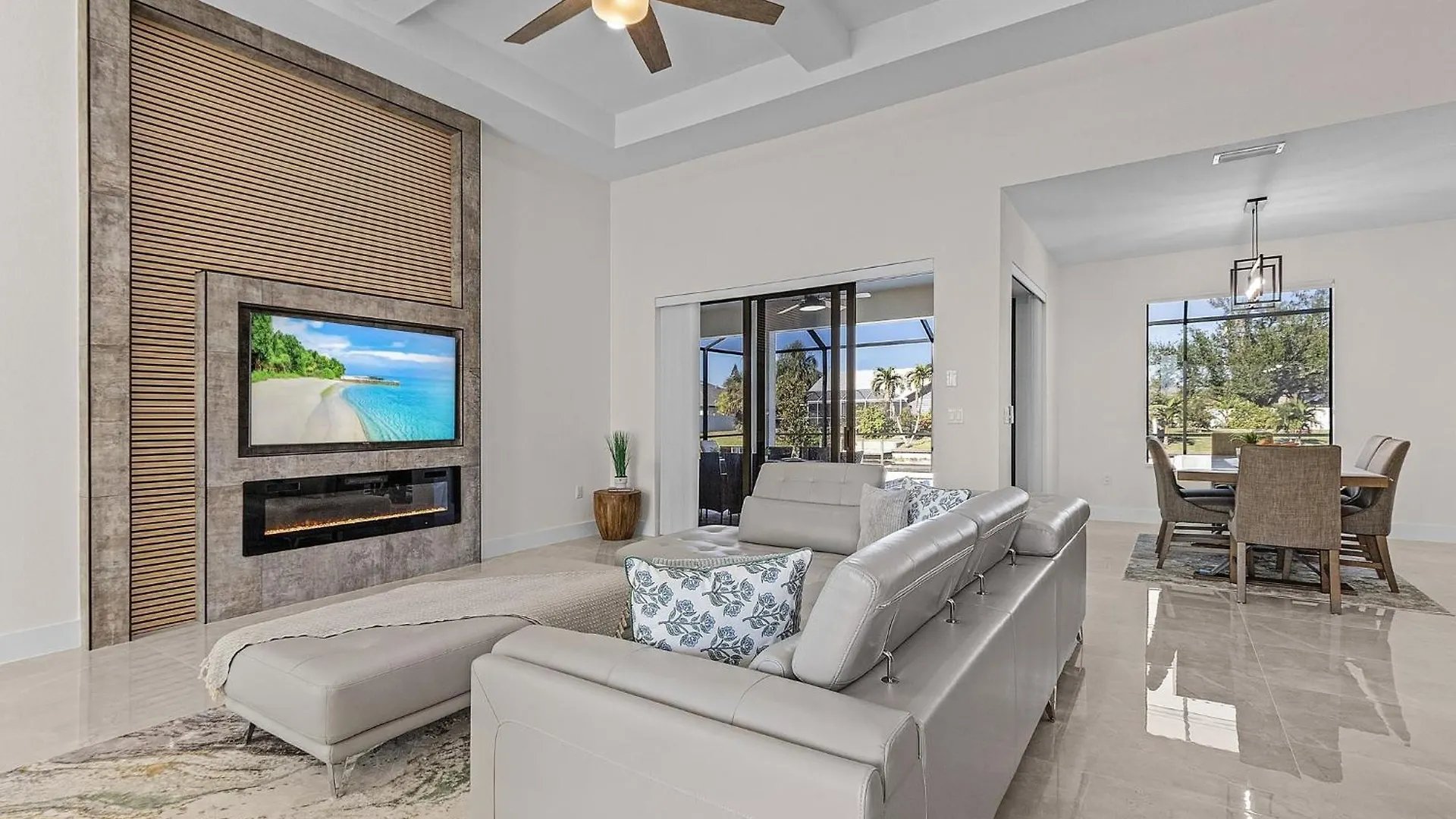 Experience Luxury, Canal Views, Heated Pool - Sojourner Sanctuary -roelens Holiday home