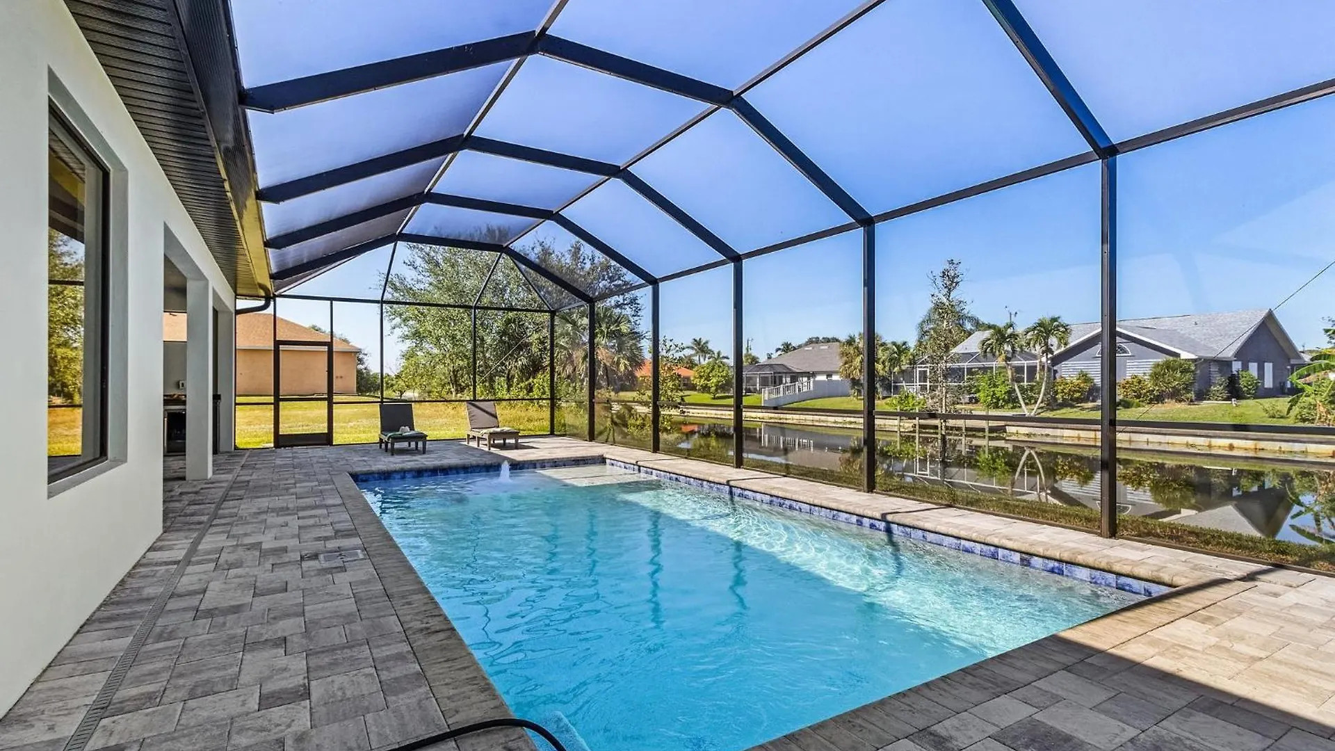 Holiday home Experience Luxury, Canal Views, Heated Pool - Sojourner Sanctuary -roelens *