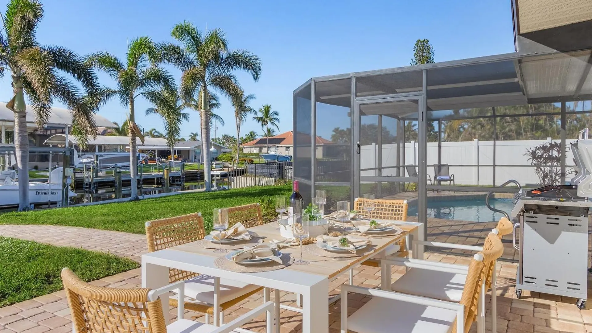Boater's Dream, Heated Pool - Laid Back & Lavish Holiday home Cape Coral