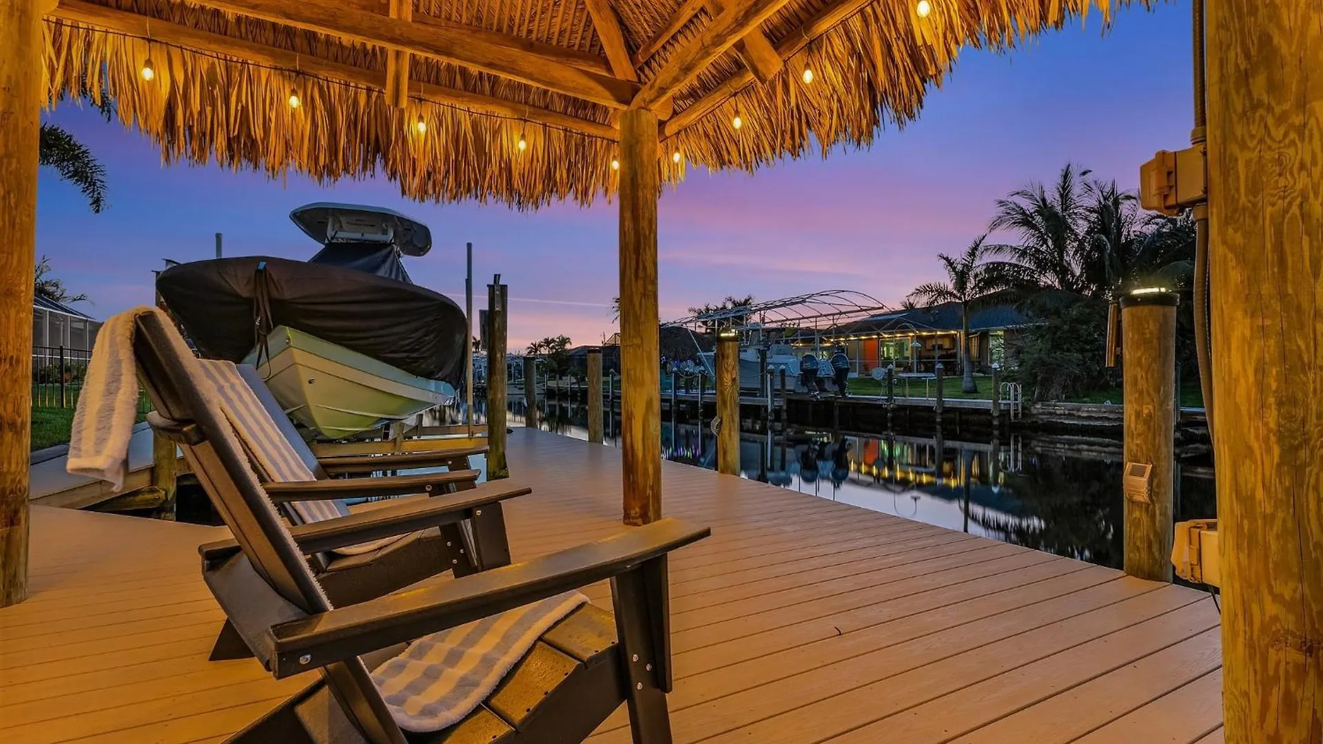 Boater's Dream, Heated Pool - Laid Back & Lavish Holiday home *
