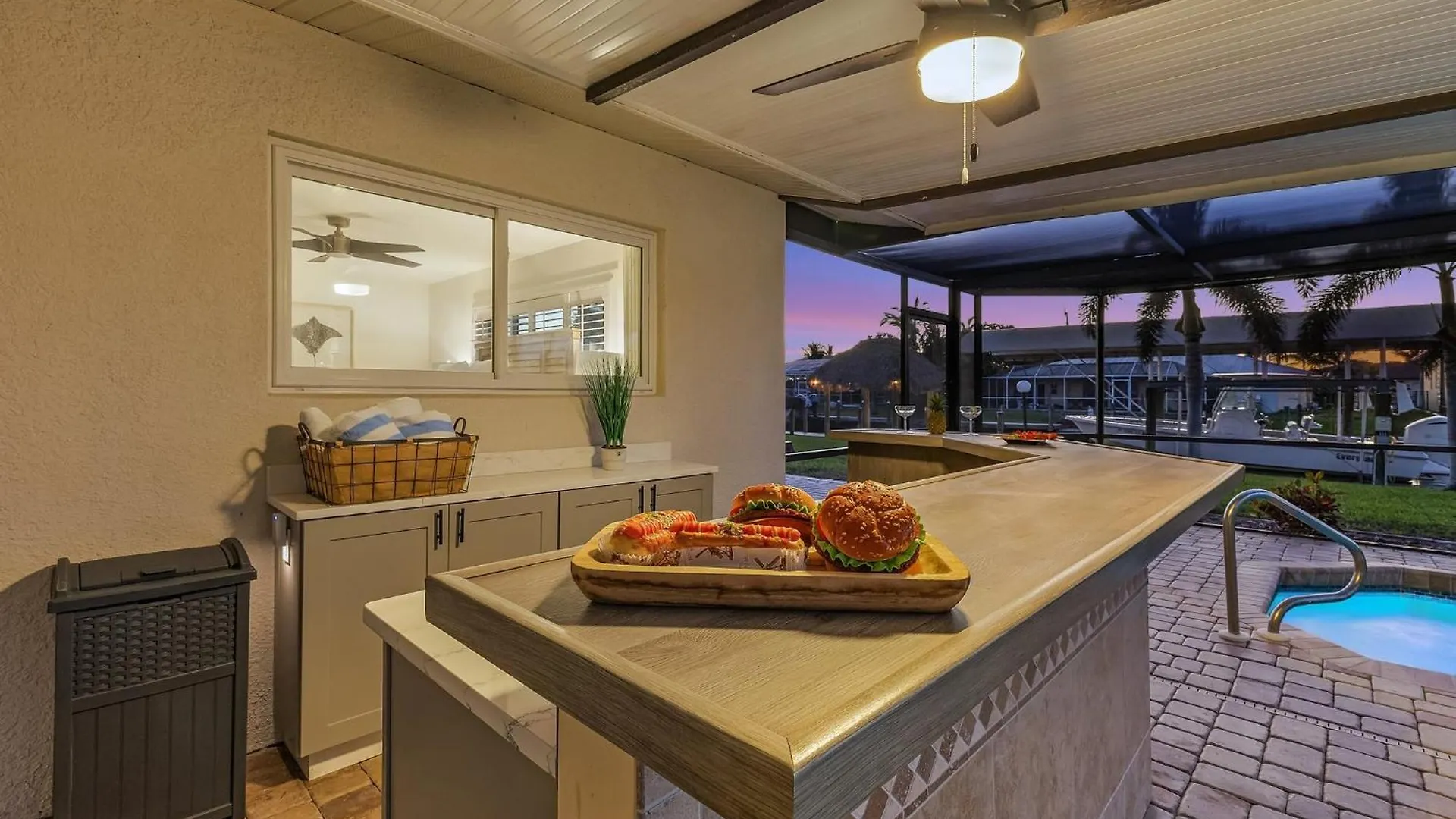 Boater's Dream, Heated Pool - Laid Back & Lavish Holiday home *