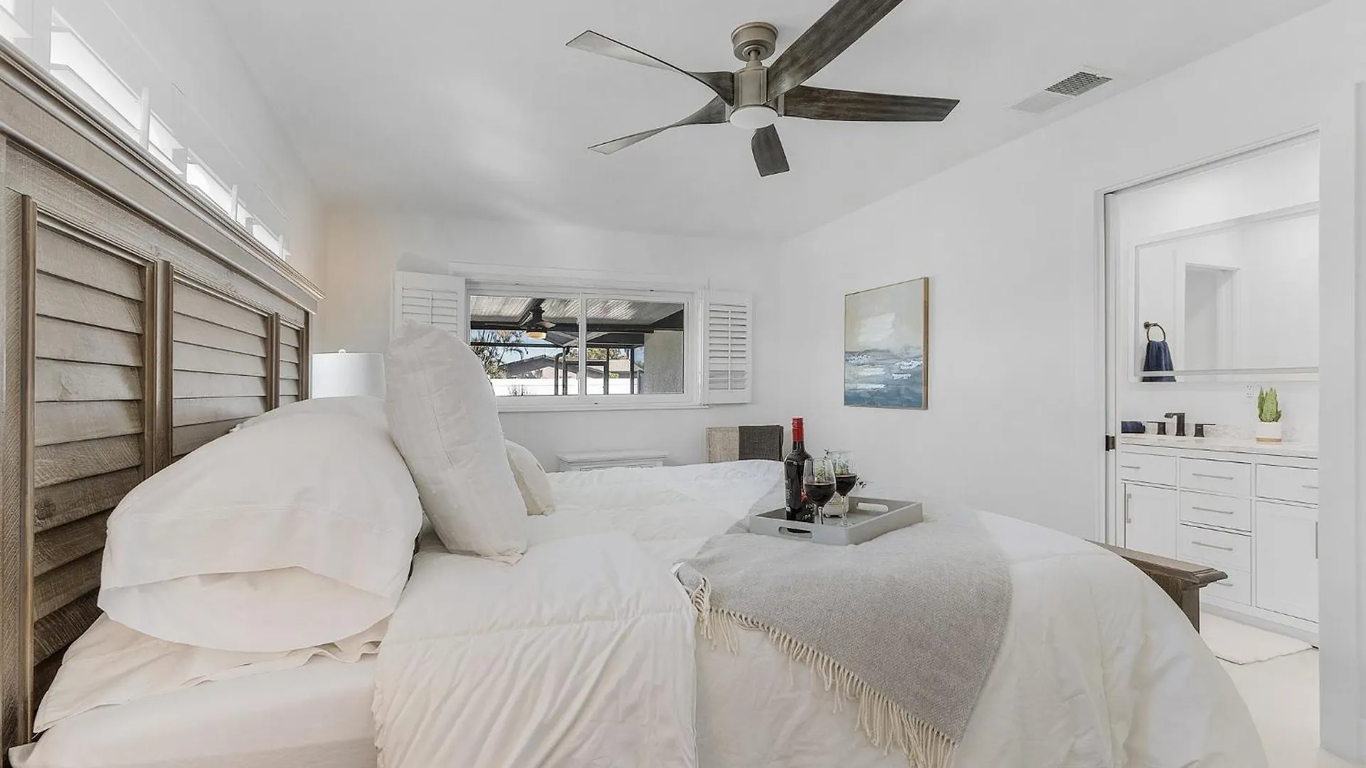 Holiday home Boater's Dream, Heated Pool - Laid Back & Lavish *