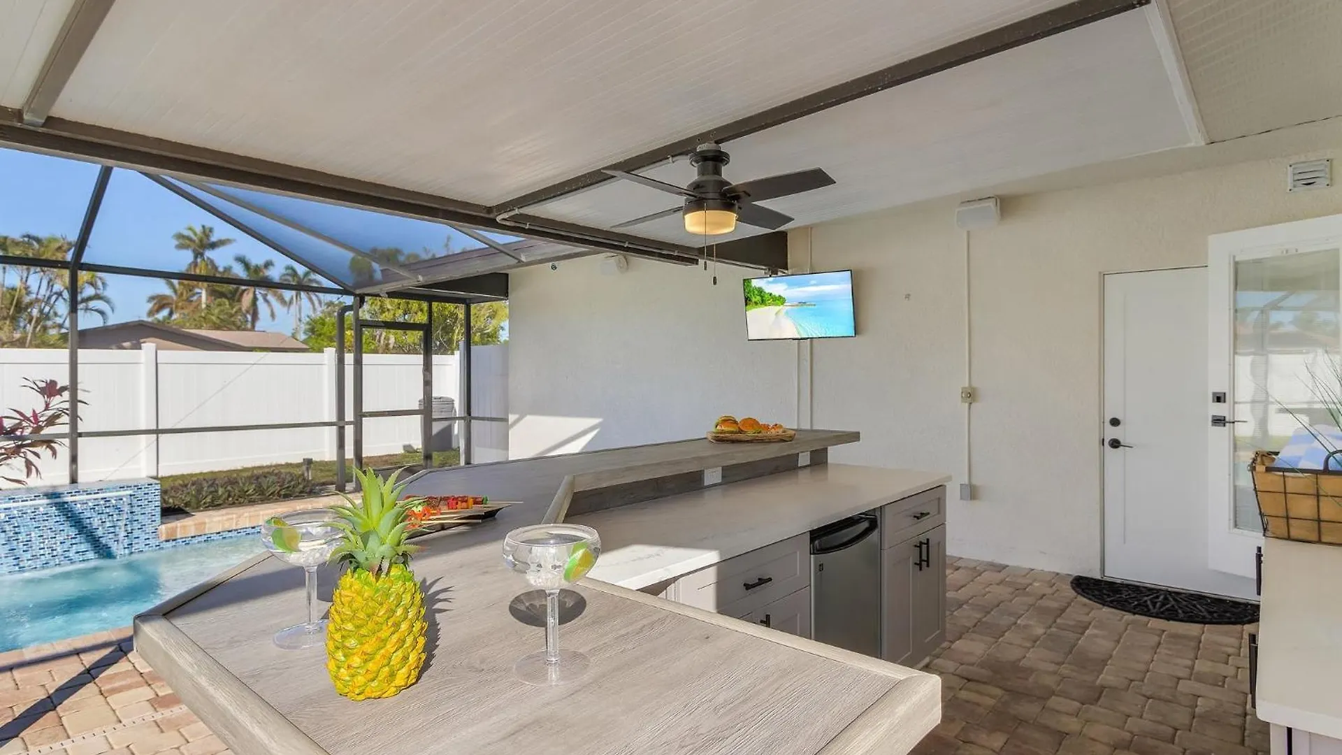 Boater's Dream, Heated Pool - Laid Back & Lavish Holiday home Cape Coral