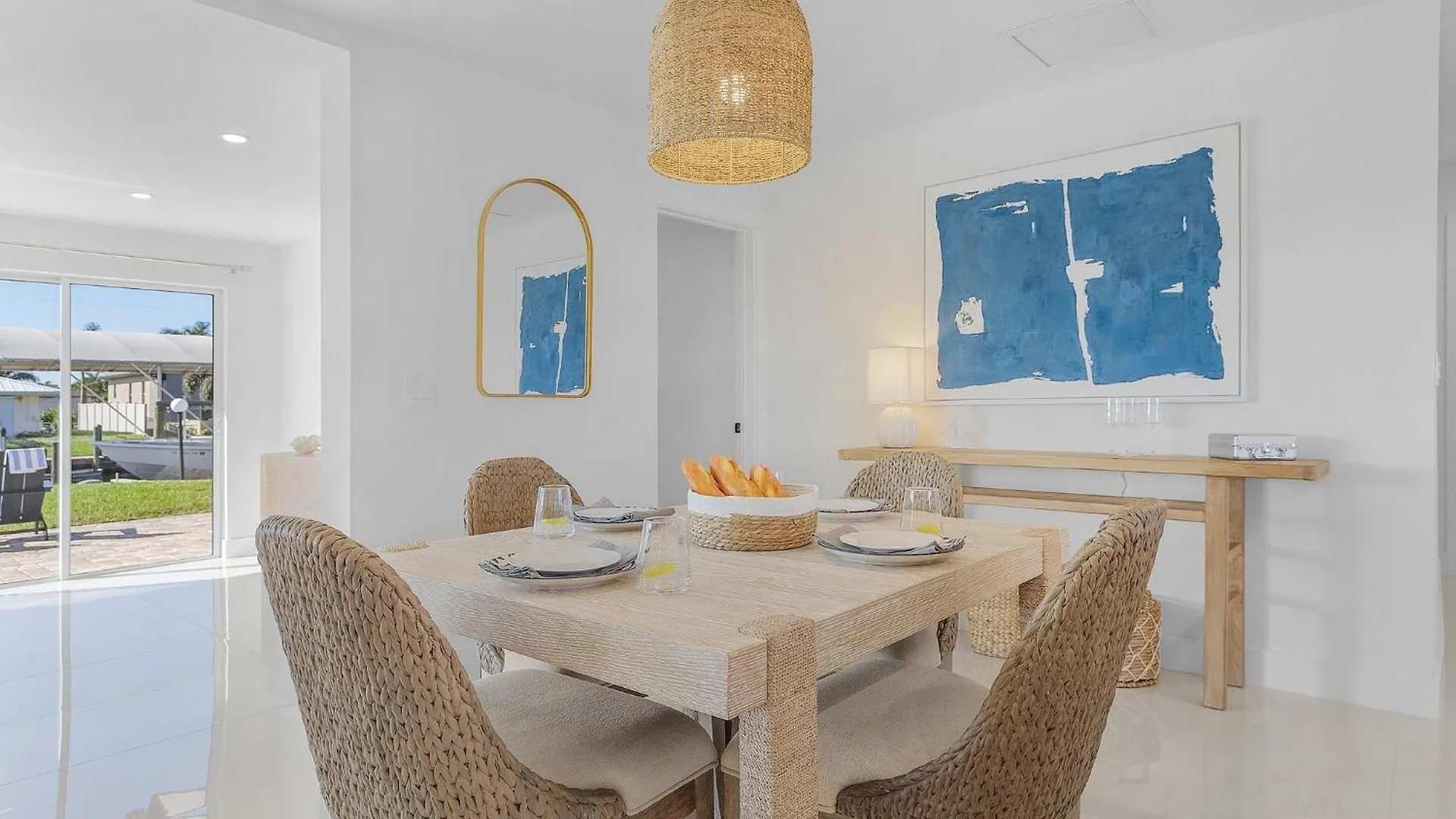 Holiday home Boater's Dream, Heated Pool - Laid Back & Lavish