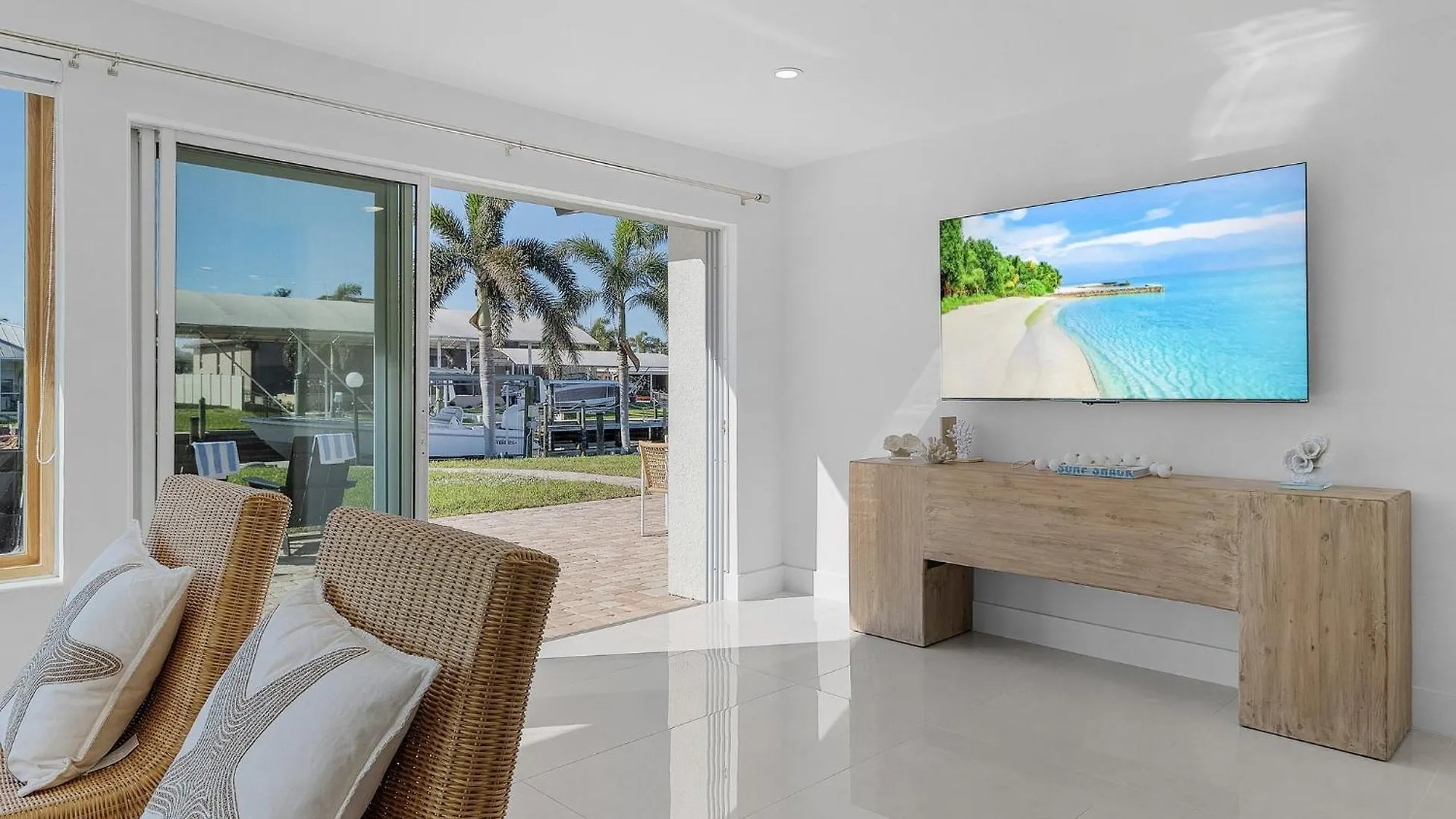 Boater's Dream, Heated Pool - Laid Back & Lavish