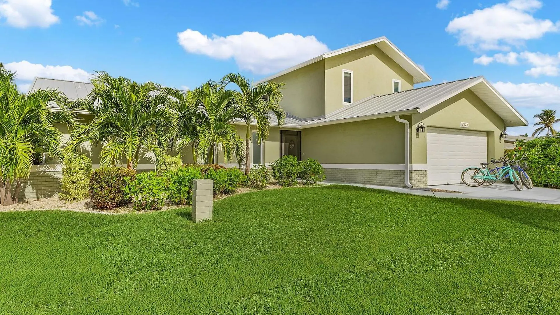 Waterfront Living, Dock, Heated Pool & - Gulf Gate Oasis - Roelens Cape Coral