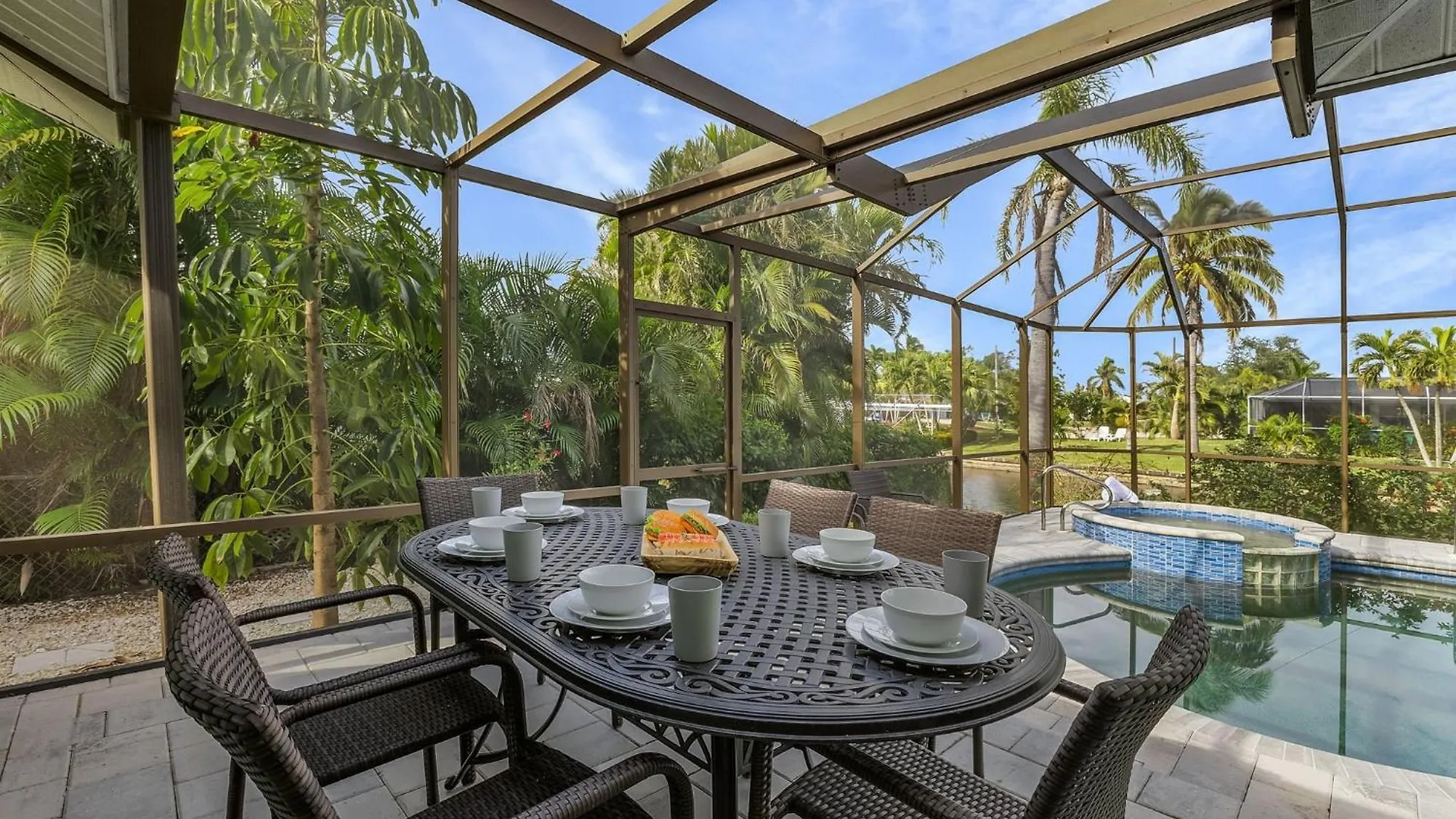 Waterfront Living, Dock, Heated Pool & - Gulf Gate Oasis - Roelens Cape Coral