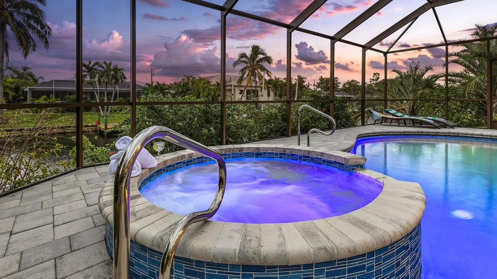 Waterfront Living, Dock, Heated Pool & - Gulf Gate Oasis - Roelens Holiday home *