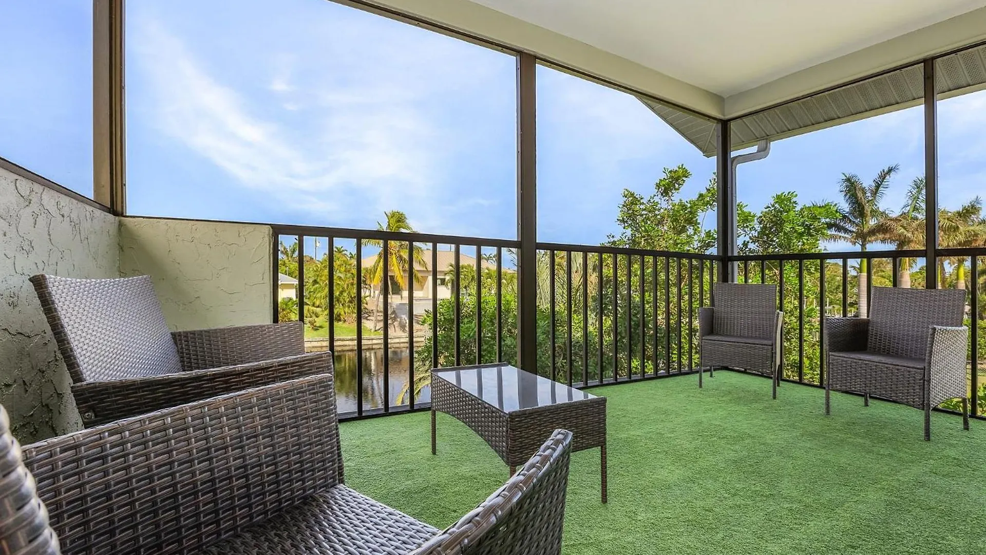 Waterfront Living, Dock, Heated Pool & - Gulf Gate Oasis - Roelens Cape Coral