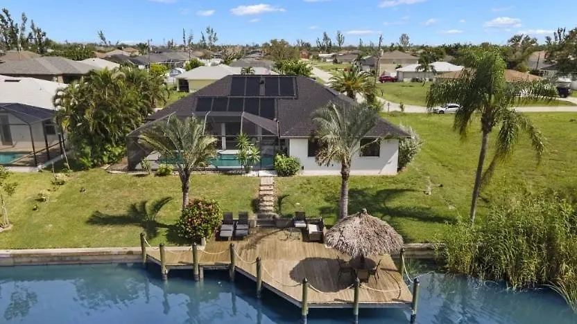 Captivating Paradise, Pool Table, Tiki Hut, - Cape Sunset - Roelens Cape Coral
