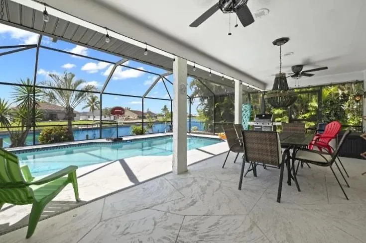 Holiday home Captivating Paradise, Pool Table, Tiki Hut, - Cape Sunset - Roelens Cape Coral