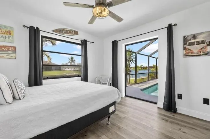 Captivating Paradise, Pool Table, Tiki Hut, - Cape Sunset - Roelens Holiday home Cape Coral