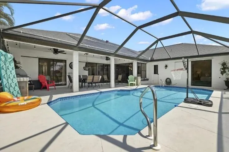Captivating Paradise, Pool Table, Tiki Hut, - Cape Sunset - Roelens Cape Coral