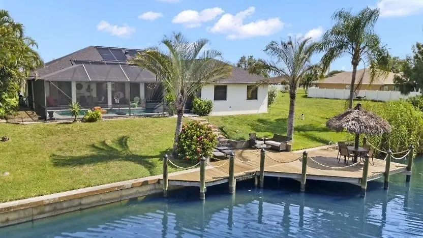 Holiday home Captivating Paradise, Pool Table, Tiki Hut, - Cape Sunset - Roelens