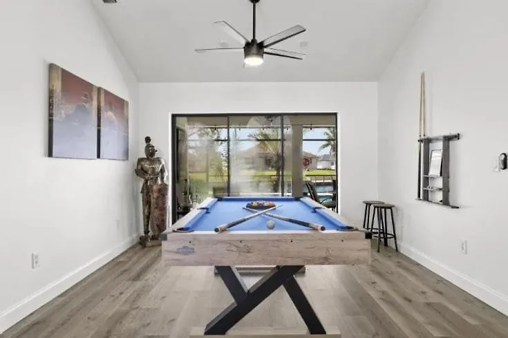 Holiday home Captivating Paradise, Pool Table, Tiki Hut, - Cape Sunset - Roelens *