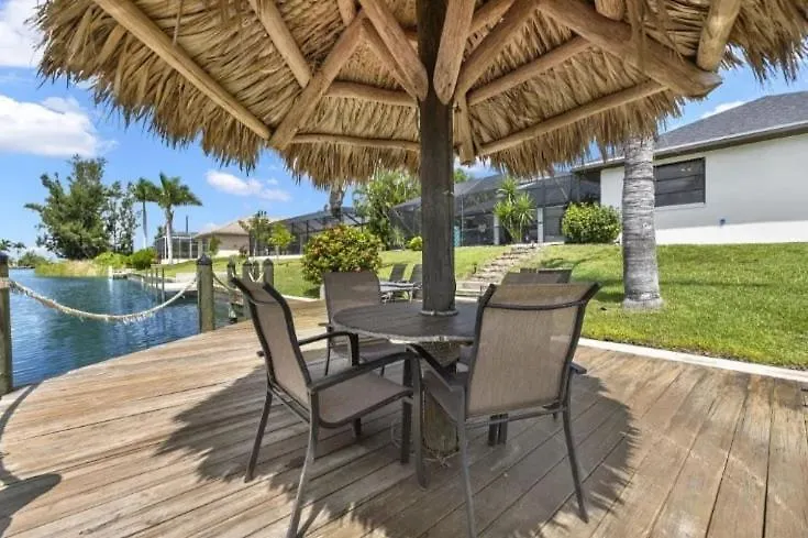 Captivating Paradise, Pool Table, Tiki Hut, - Cape Sunset - Roelens Holiday home Cape Coral