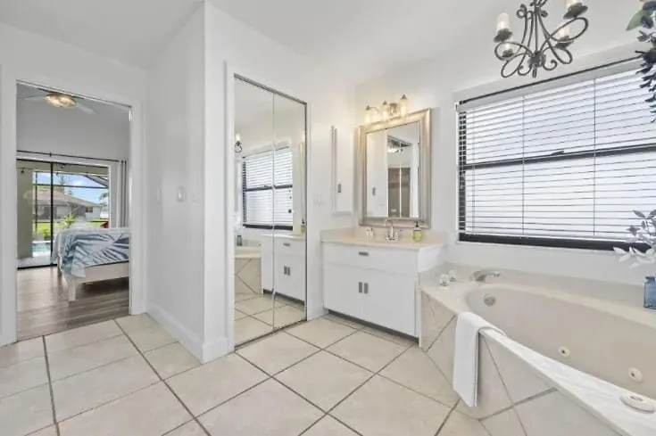 Holiday home Captivating Paradise, Pool Table, Tiki Hut, - Cape Sunset - Roelens Cape Coral