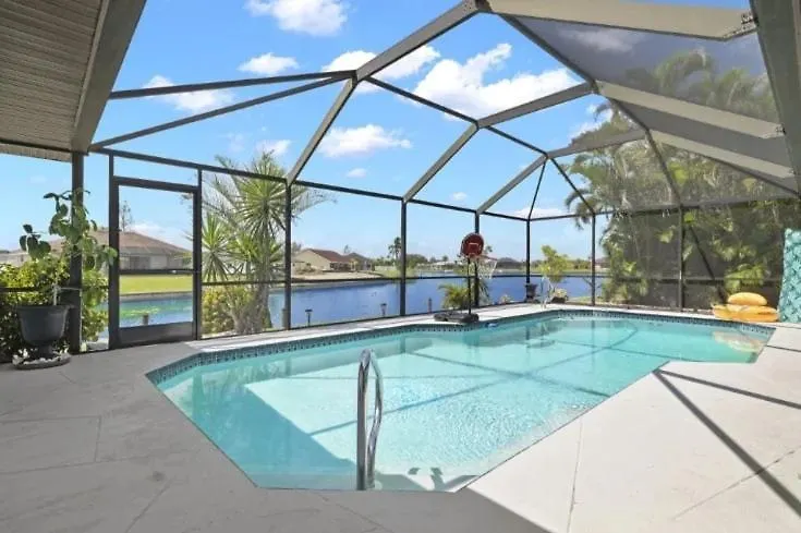 Holiday home Captivating Paradise, Pool Table, Tiki Hut, - Cape Sunset - Roelens *