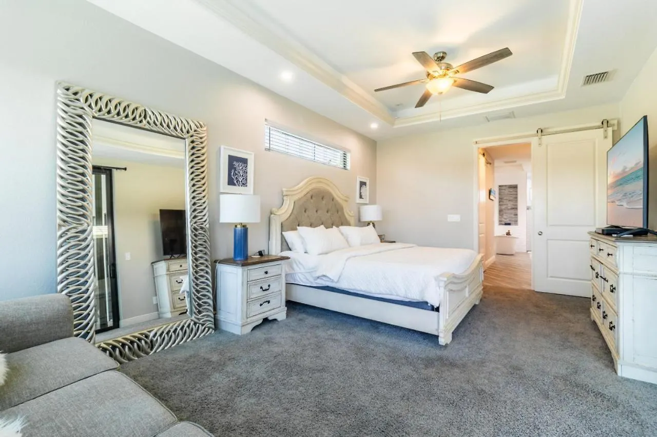 Gulf Coast Retreat 3br Waterfront With Heated Pool Cape Coral