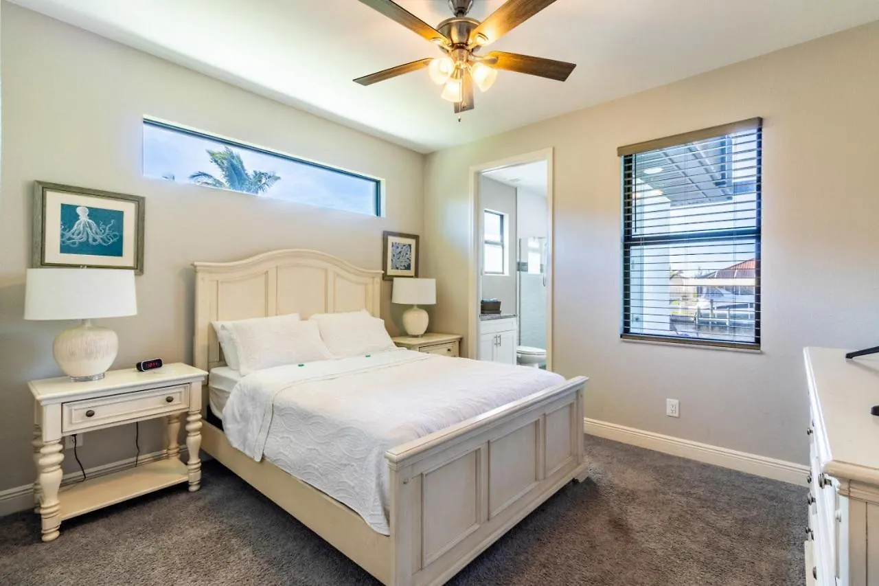 Gulf Coast Retreat 3br Waterfront With Heated Pool * Cape Coral
