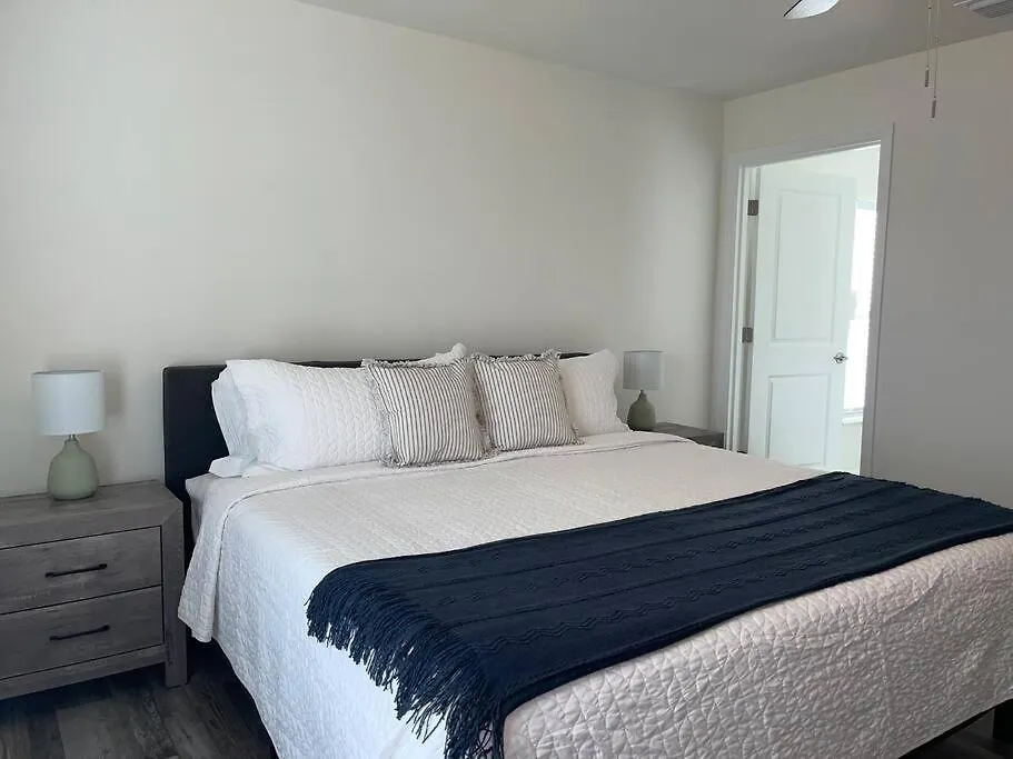 New Construction With Lanai! Great For 2 Families! *