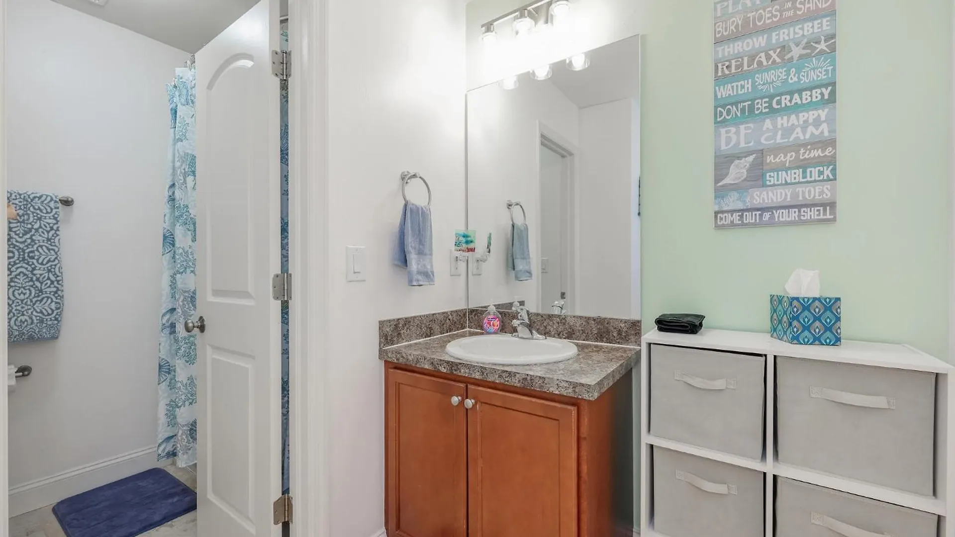 Holiday home 3400sqft! - Lovely Kitchen - Heated Pool