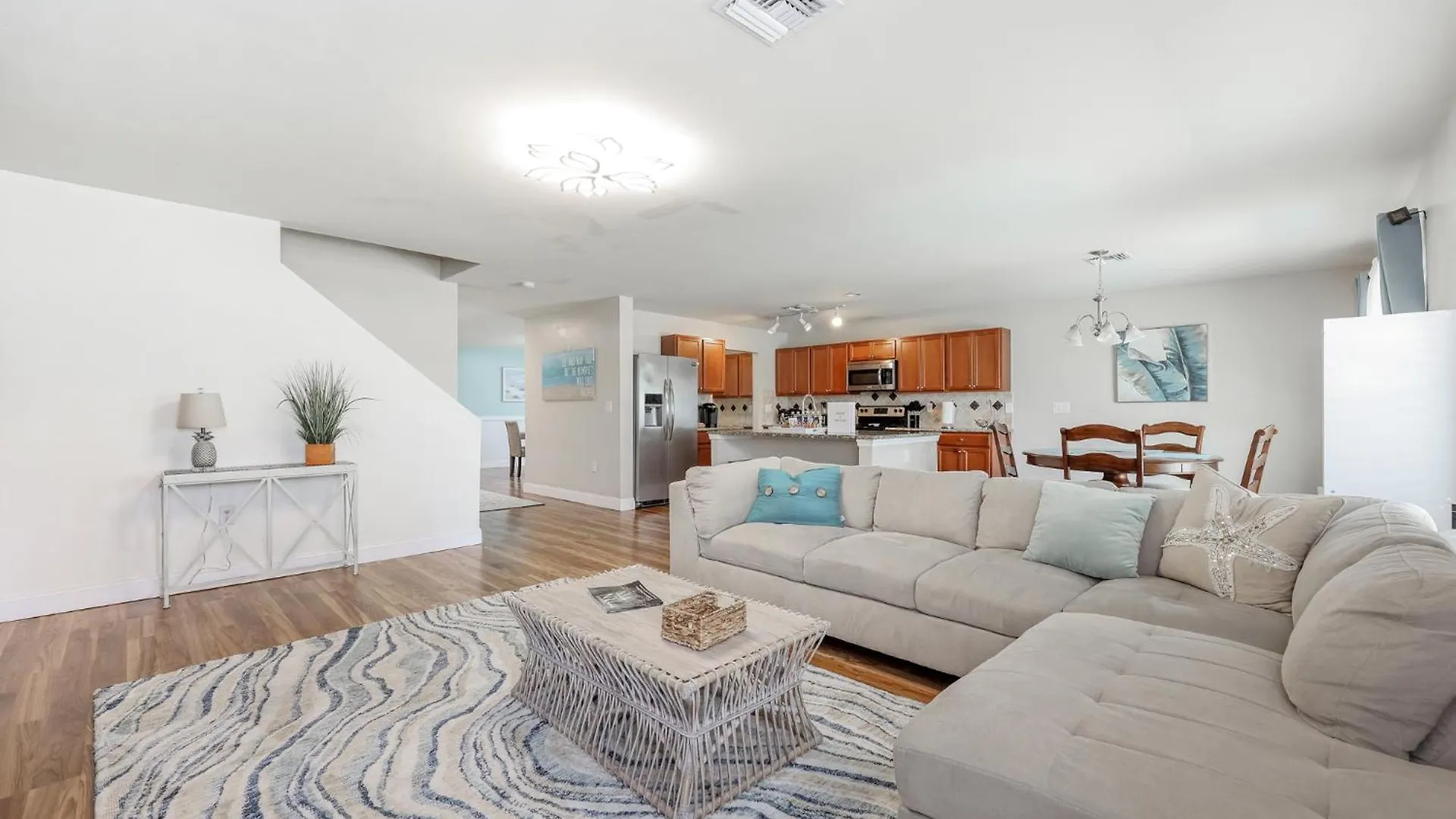 Holiday home 3400sqft! - Lovely Kitchen - Heated Pool