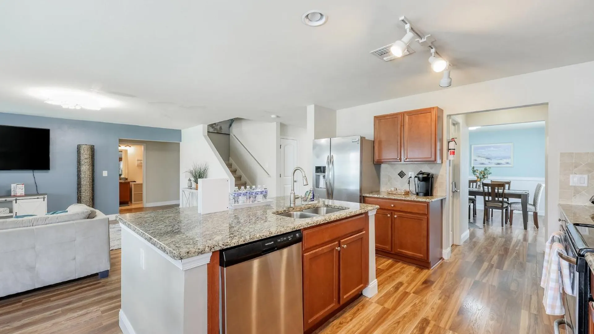 3400sqft! - Lovely Kitchen - Heated Pool *