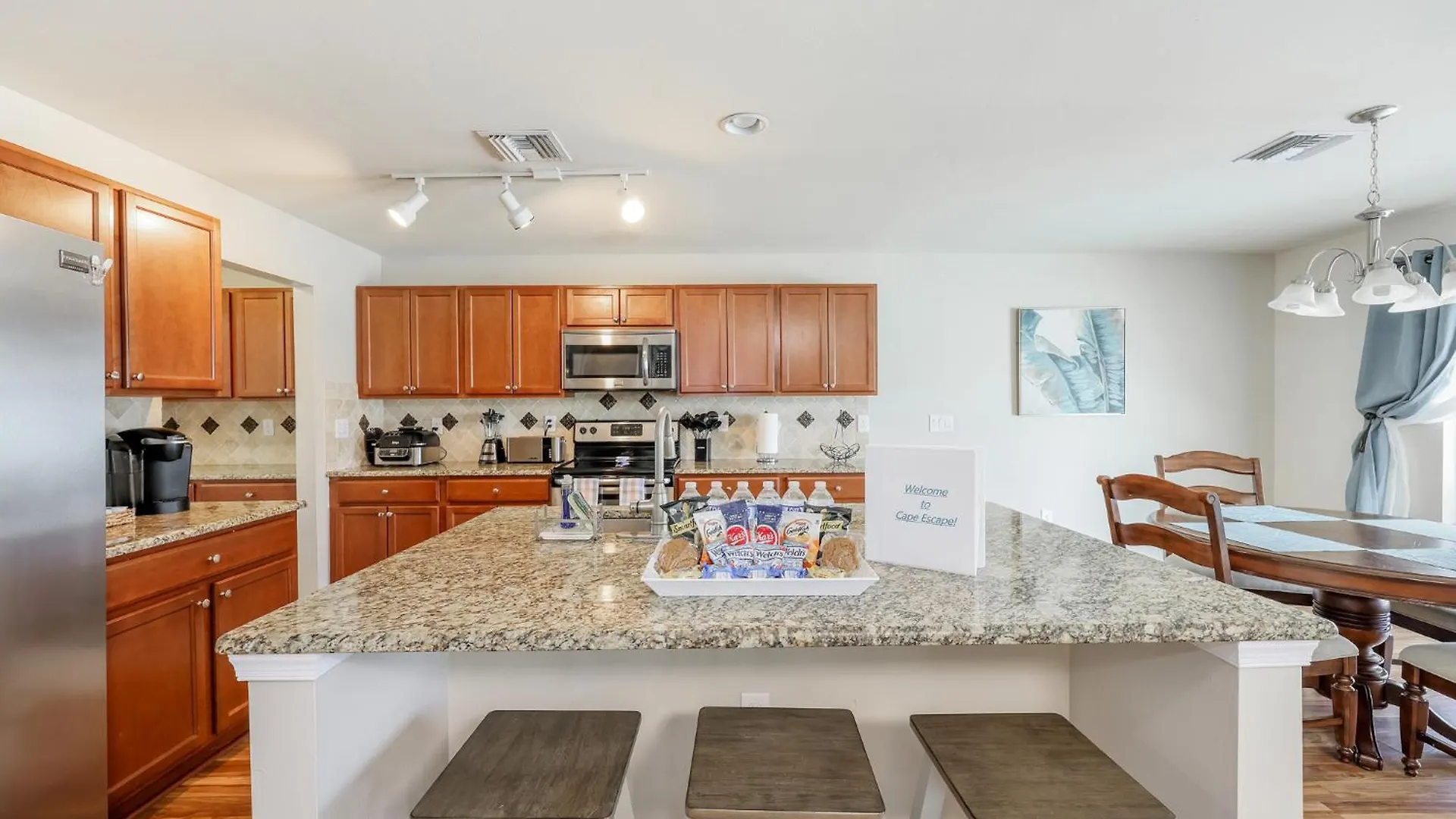 3400sqft! - Lovely Kitchen - Heated Pool Holiday home