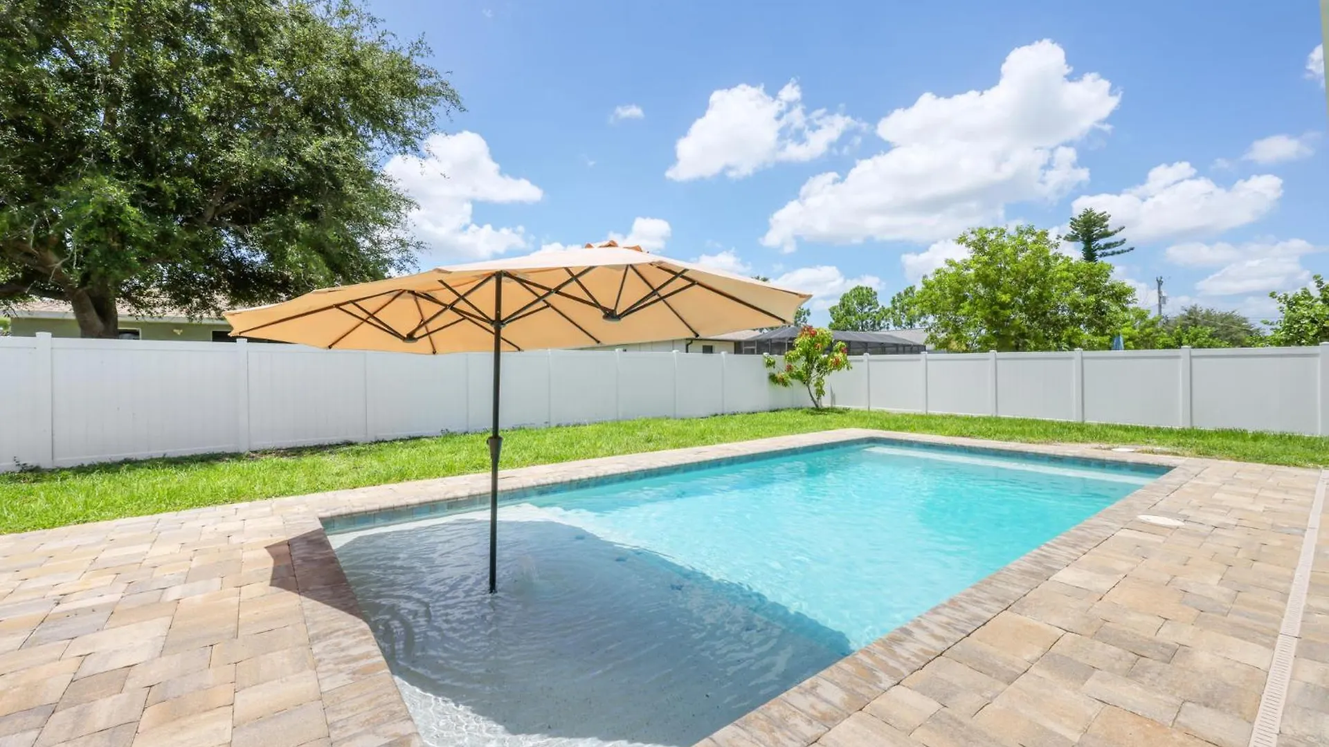 3400sqft! - Lovely Kitchen - Heated Pool Holiday home *