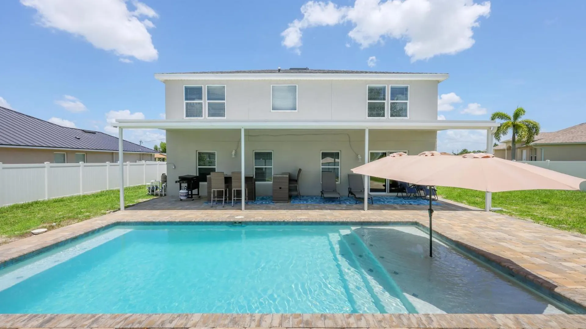 3400sqft! - Lovely Kitchen - Heated Pool Holiday home