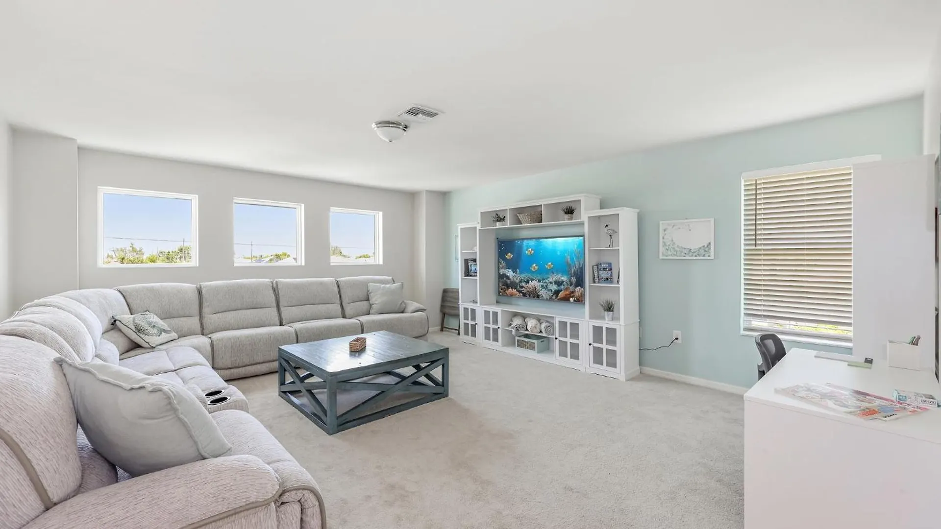 3400sqft! - Lovely Kitchen - Heated Pool Holiday home Cape Coral
