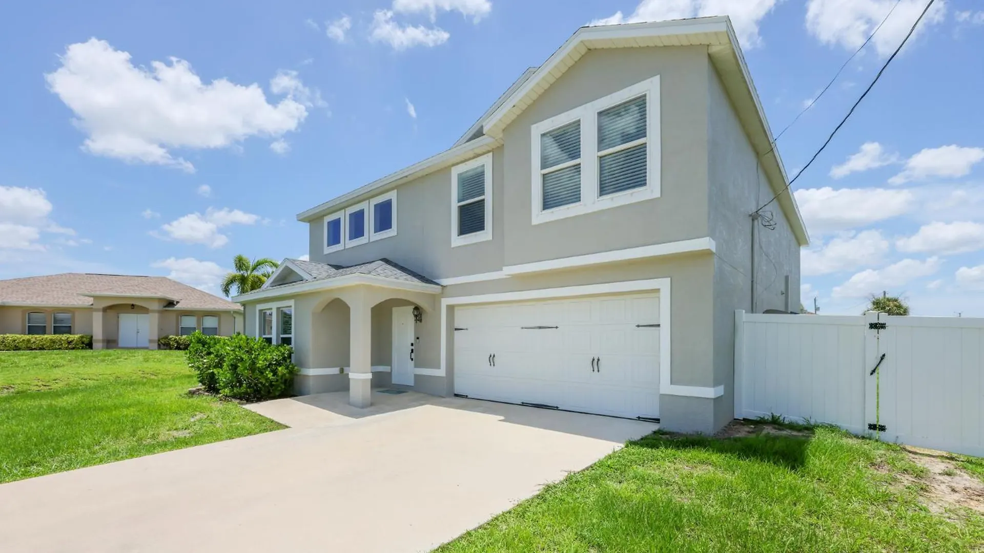 3400sqft! - Lovely Kitchen - Heated Pool Holiday home Cape Coral