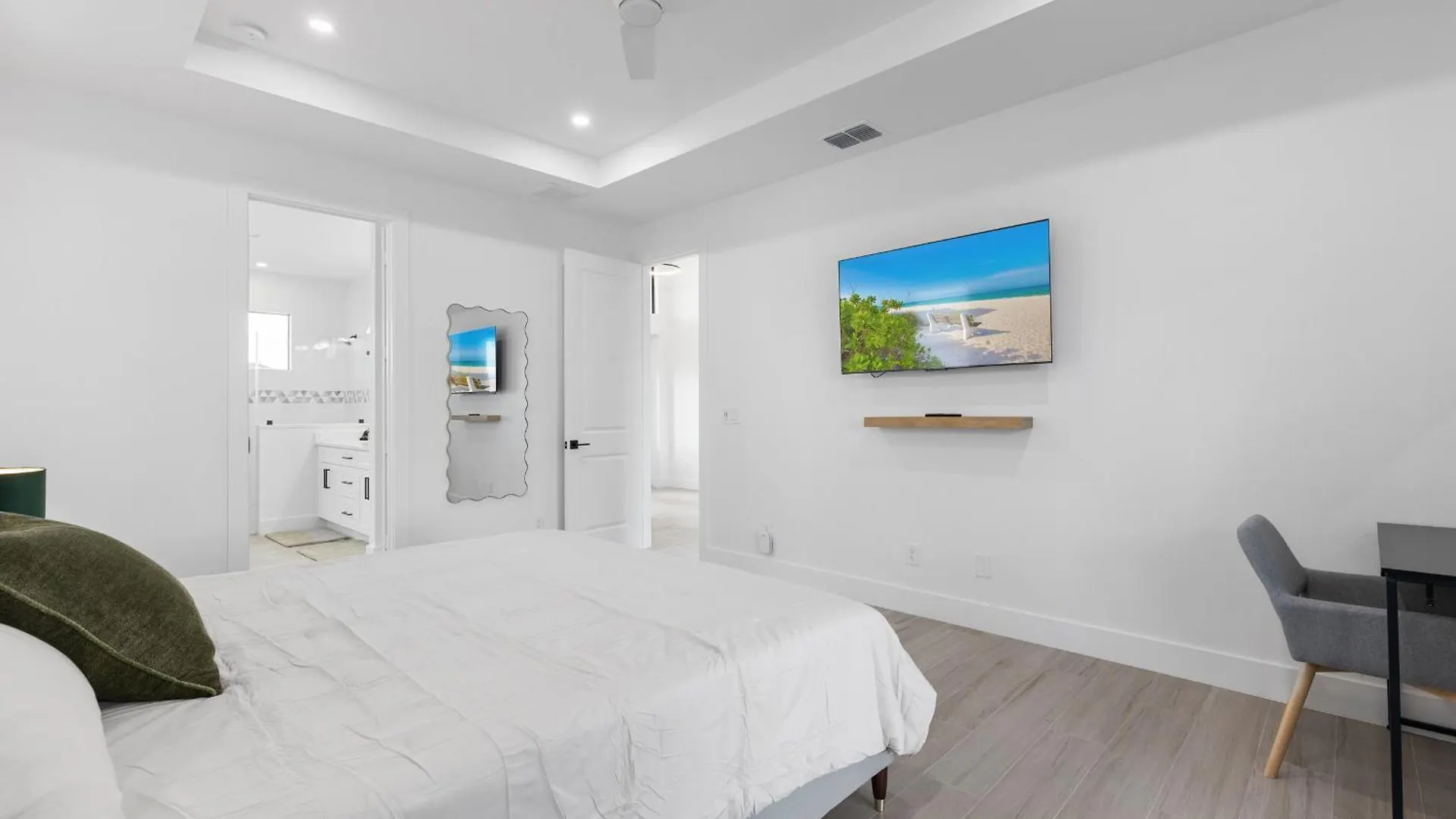 Scenic Modern Waterfront W Heated Pool And *